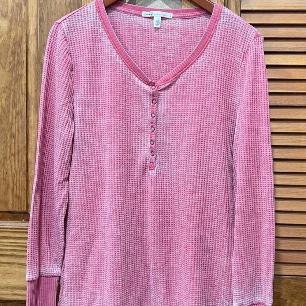 Seven7 brand waffle top